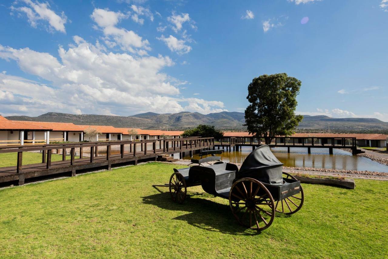 Hacienda Los Picachos Alcocer Exterior photo